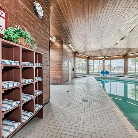 Stony Plain Inn & Suites 외부 사진