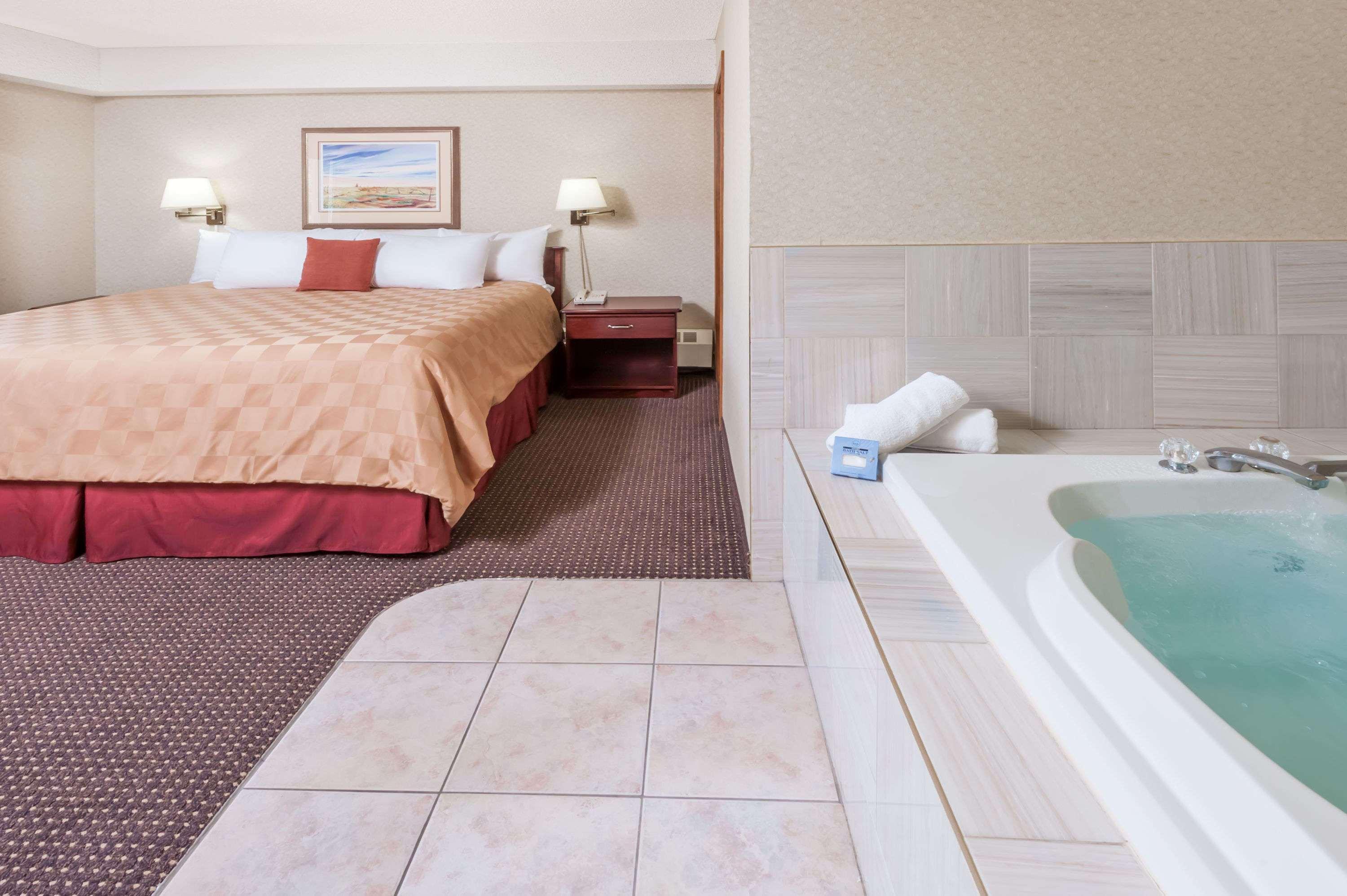 Stony Plain Inn & Suites 외부 사진