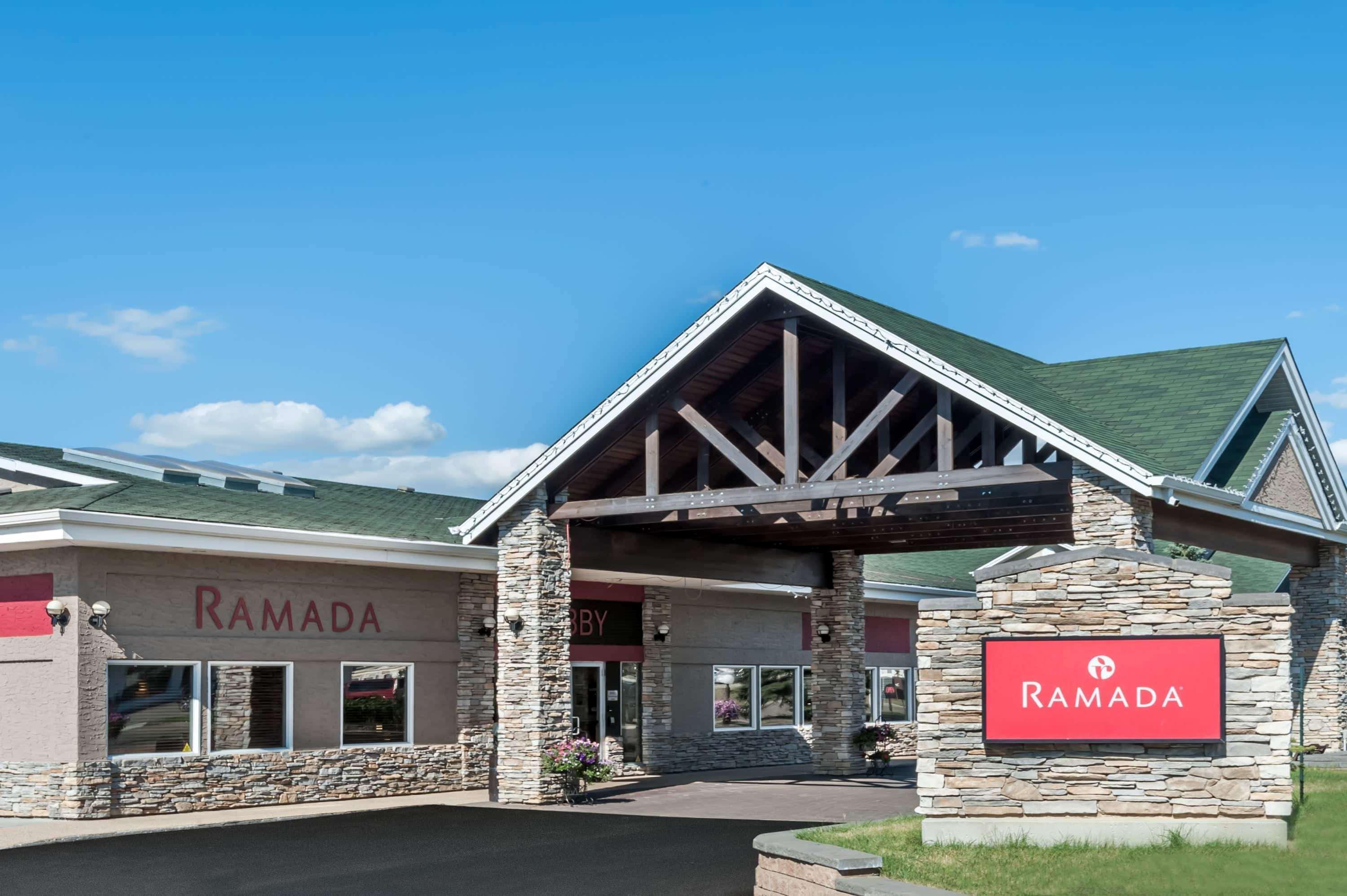 Stony Plain Inn & Suites 외부 사진