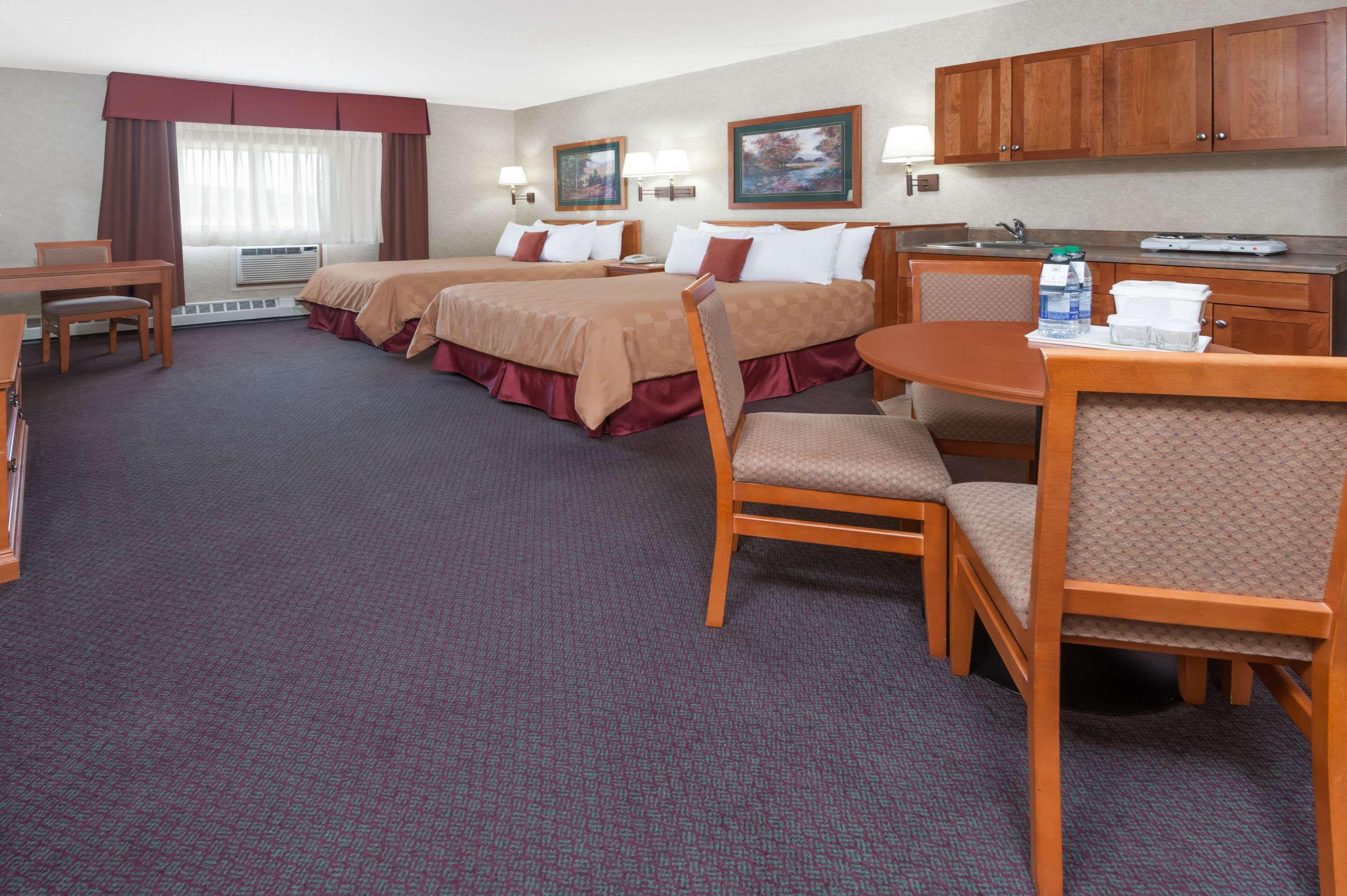 Stony Plain Inn & Suites 외부 사진