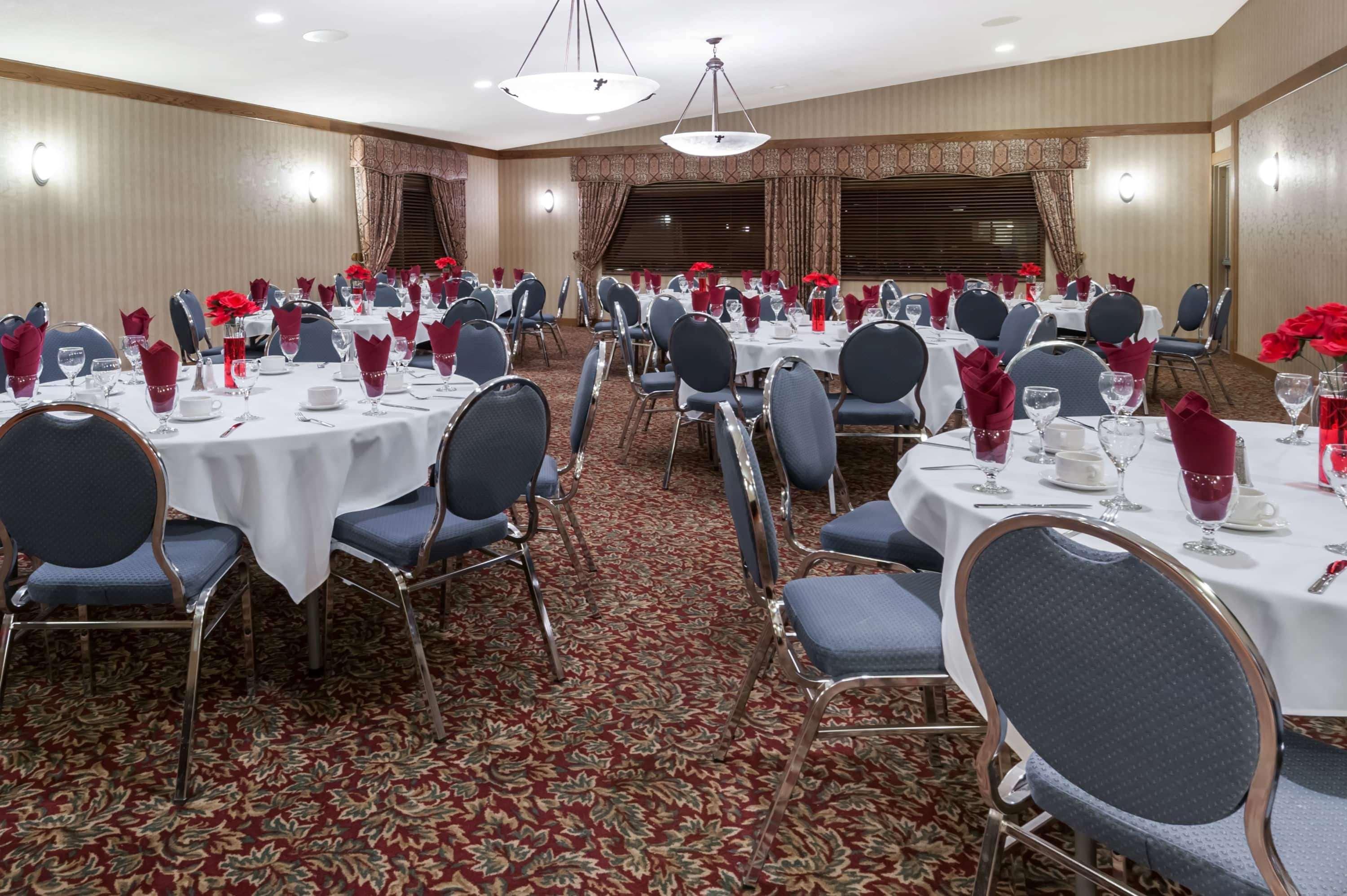 Stony Plain Inn & Suites 외부 사진