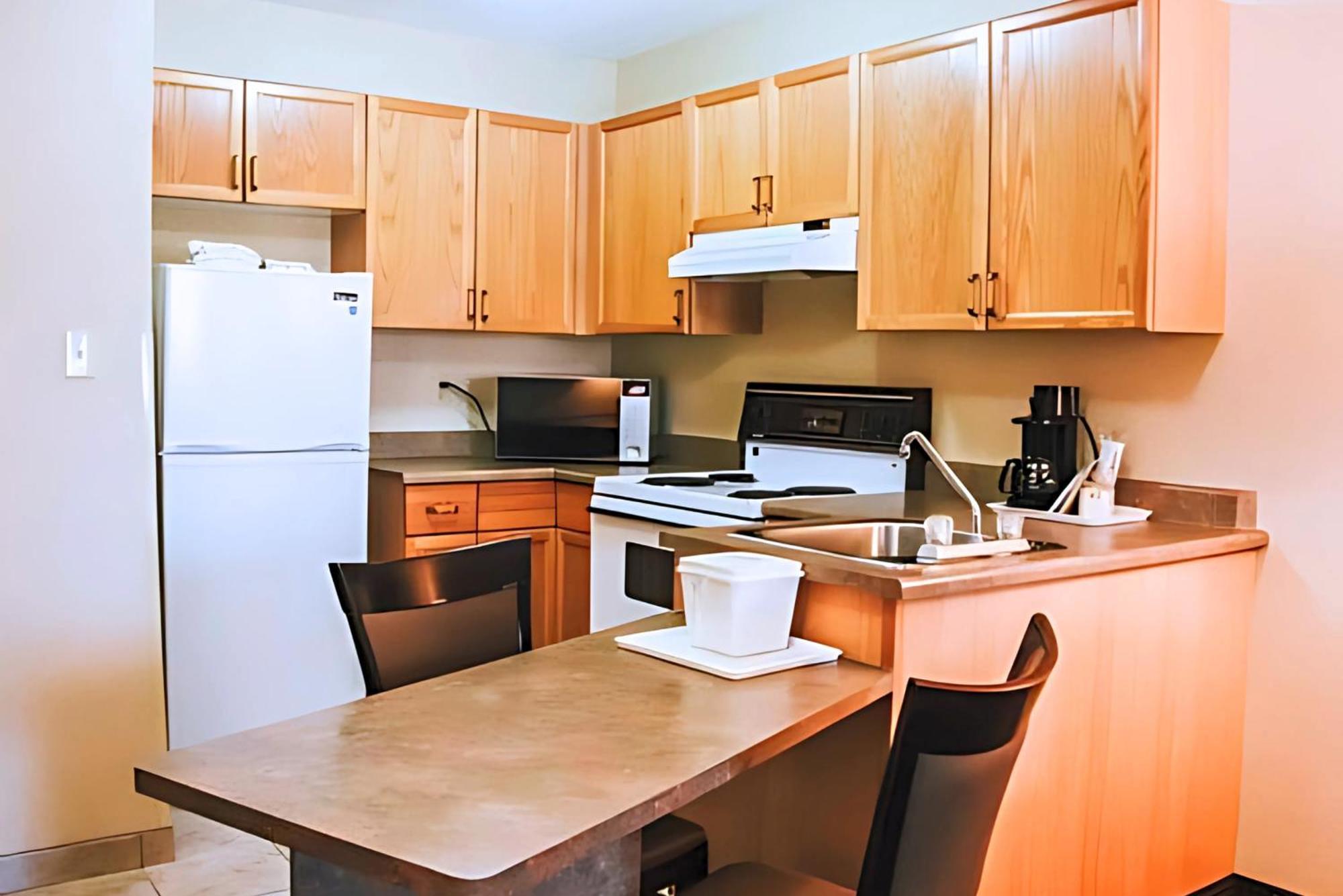 Stony Plain Inn & Suites 외부 사진