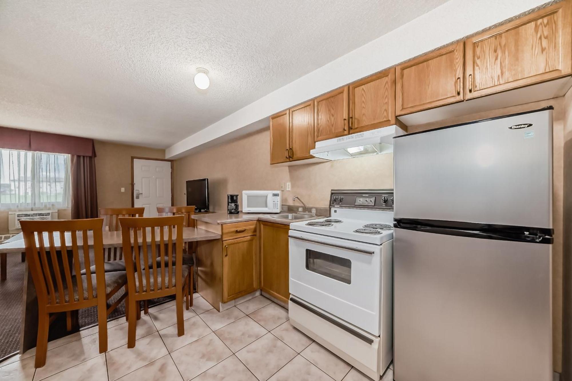 Stony Plain Inn & Suites 외부 사진