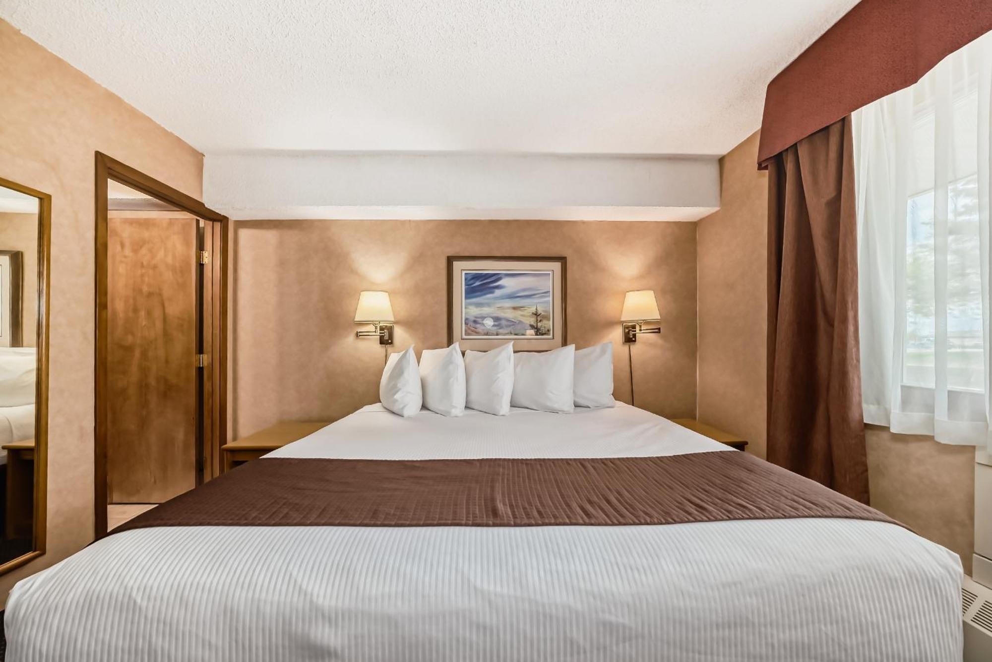 Stony Plain Inn & Suites 외부 사진