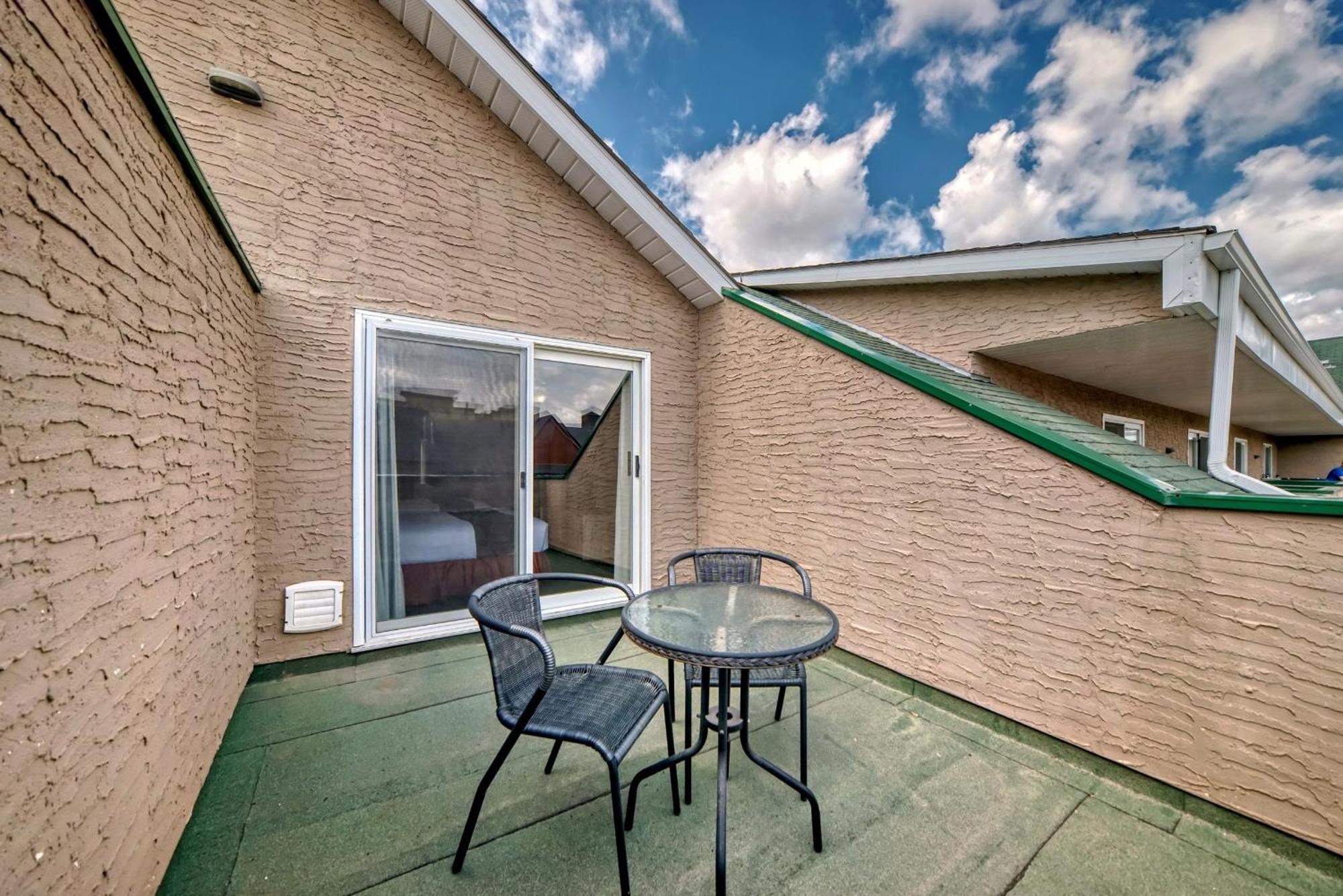 Stony Plain Inn & Suites 외부 사진