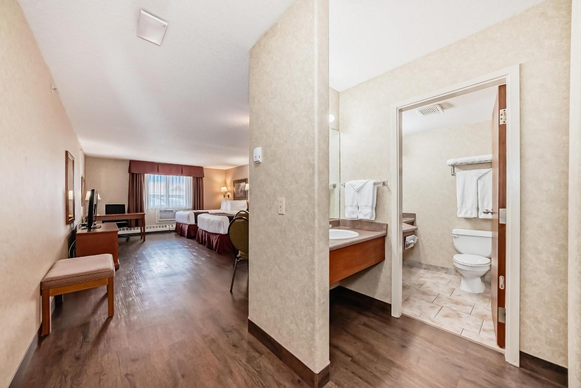 Stony Plain Inn & Suites 외부 사진