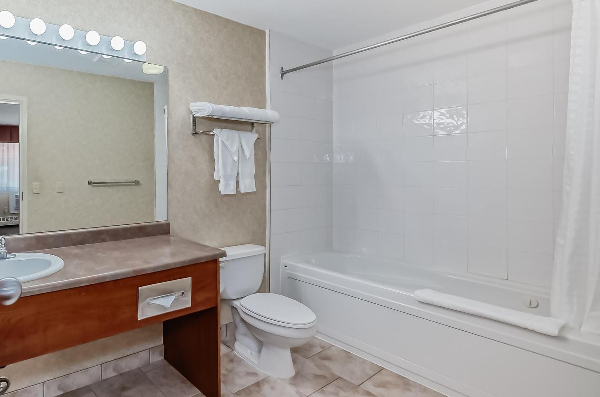 Stony Plain Inn & Suites 외부 사진