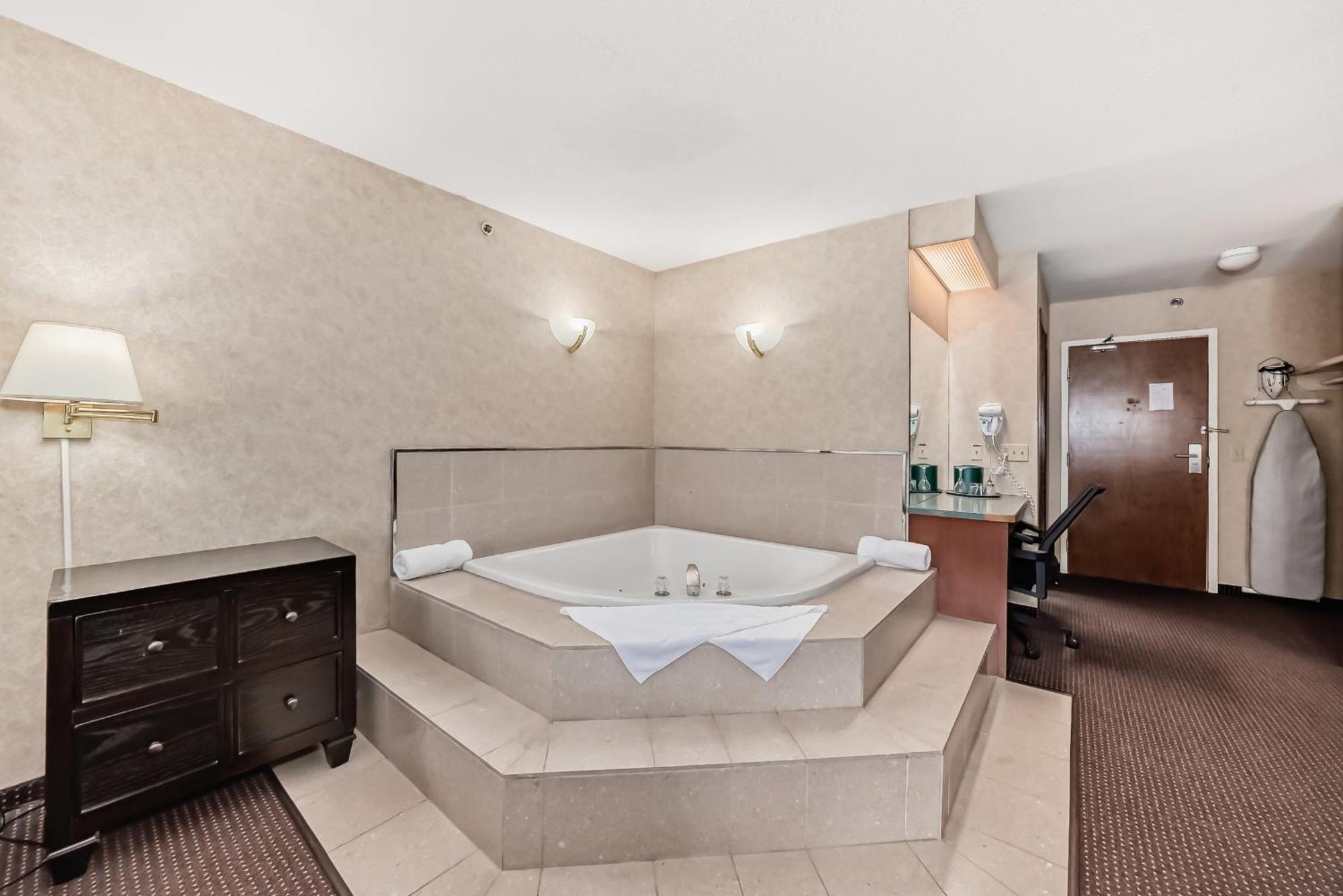Stony Plain Inn & Suites 외부 사진