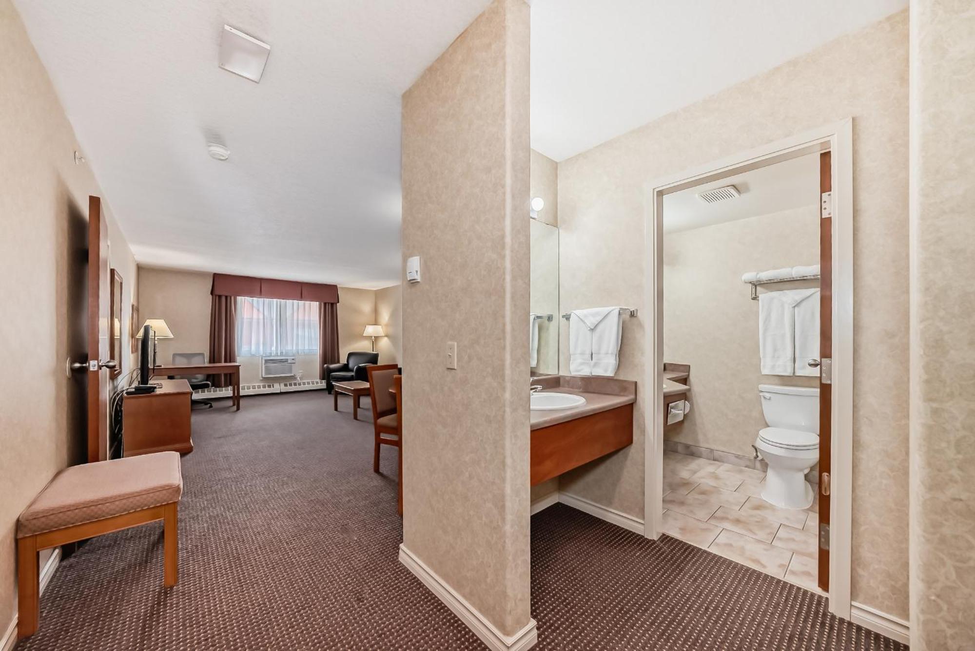 Stony Plain Inn & Suites 외부 사진