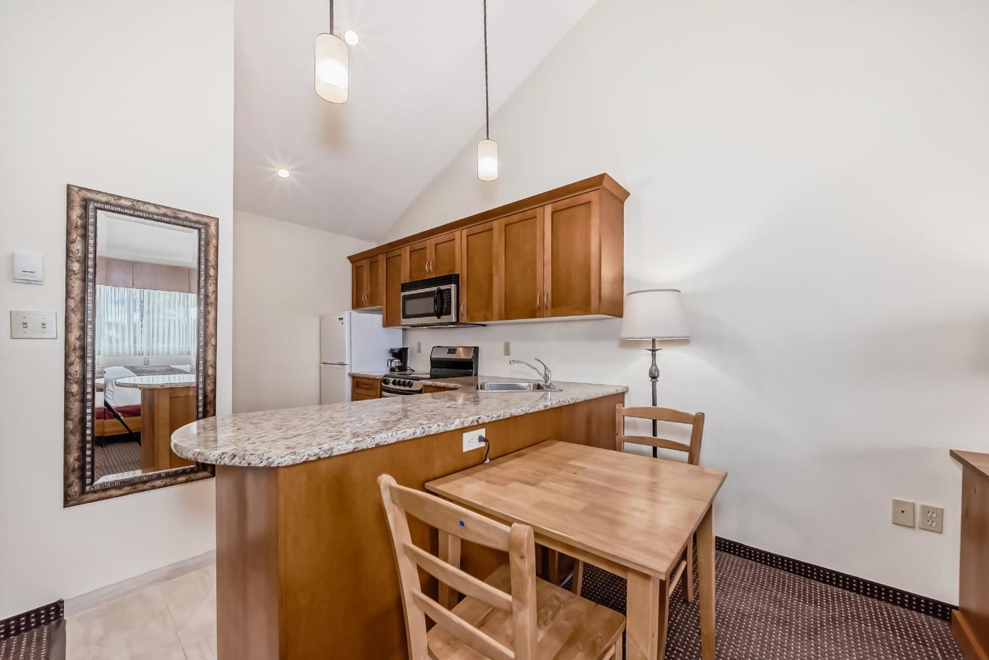 Stony Plain Inn & Suites 외부 사진