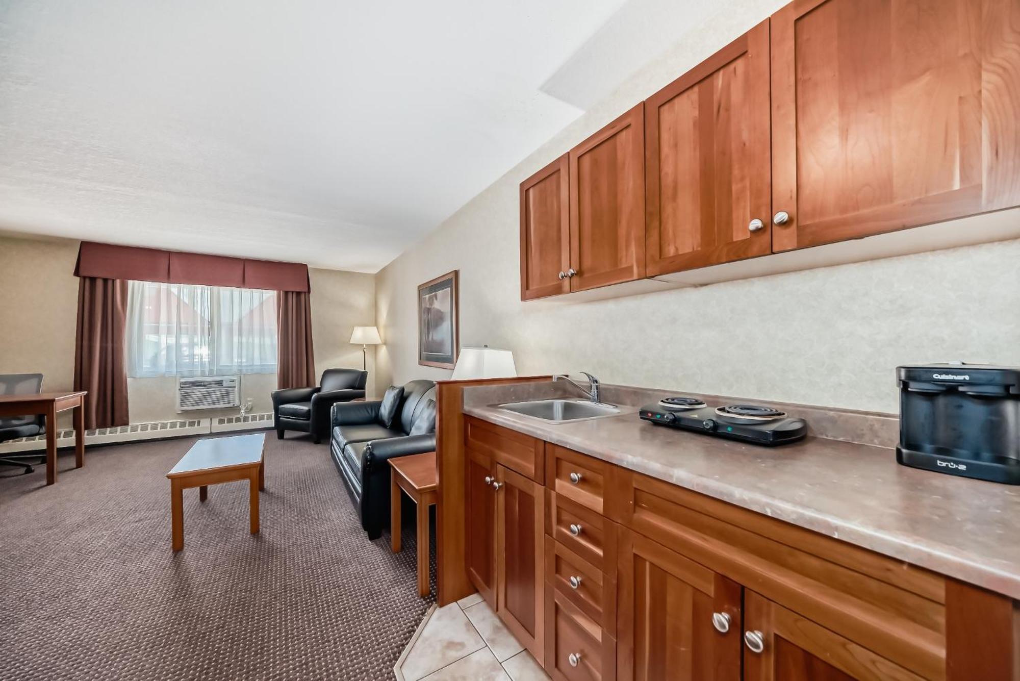 Stony Plain Inn & Suites 외부 사진