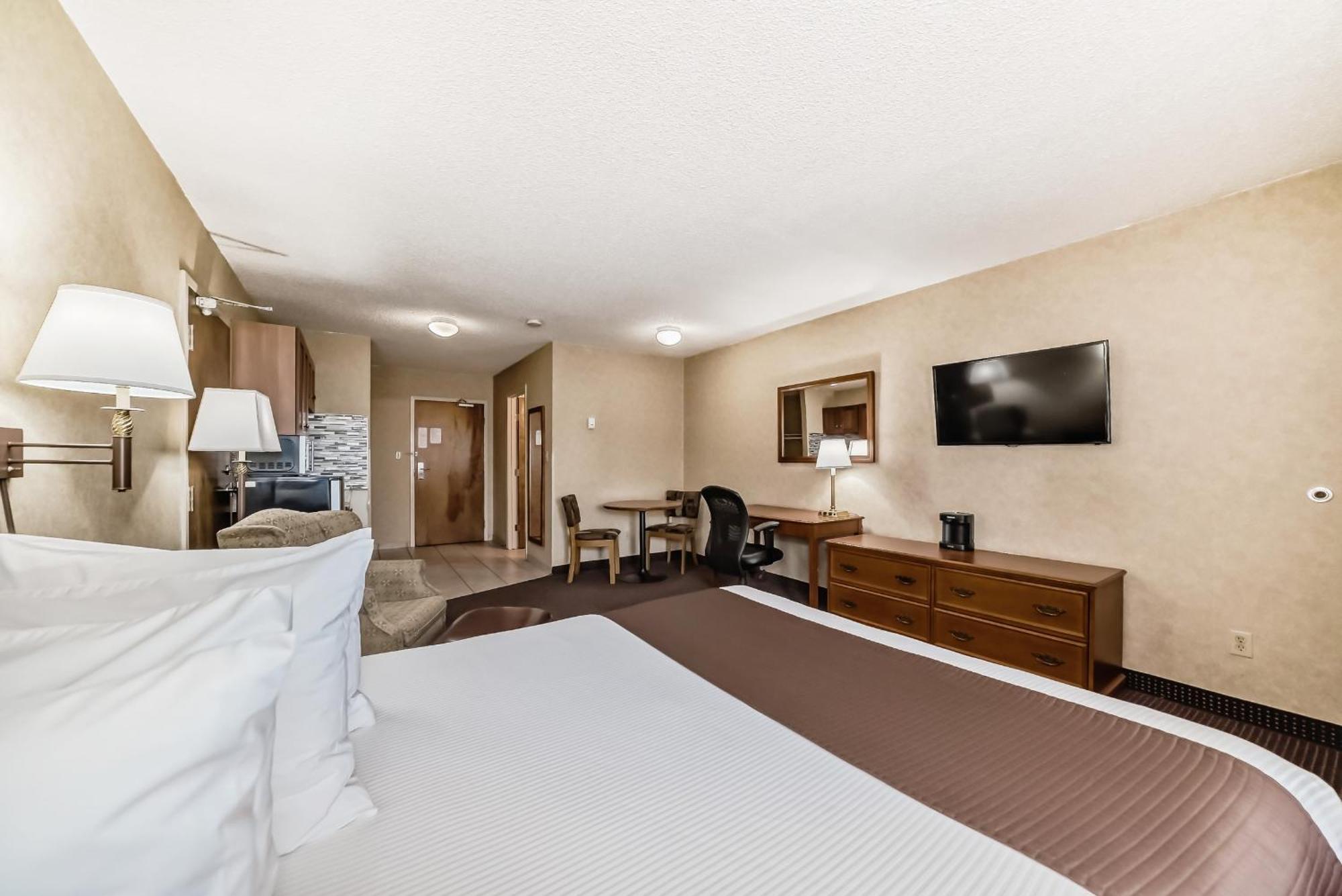 Stony Plain Inn & Suites 외부 사진