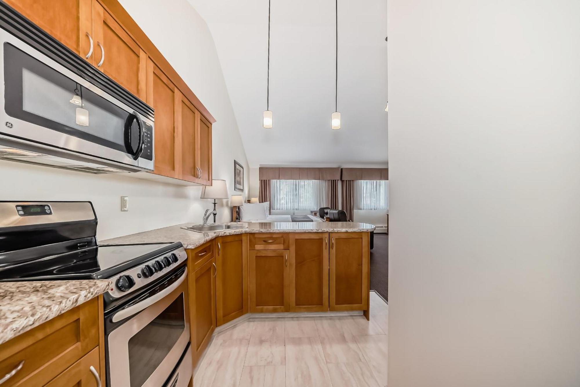 Stony Plain Inn & Suites 외부 사진