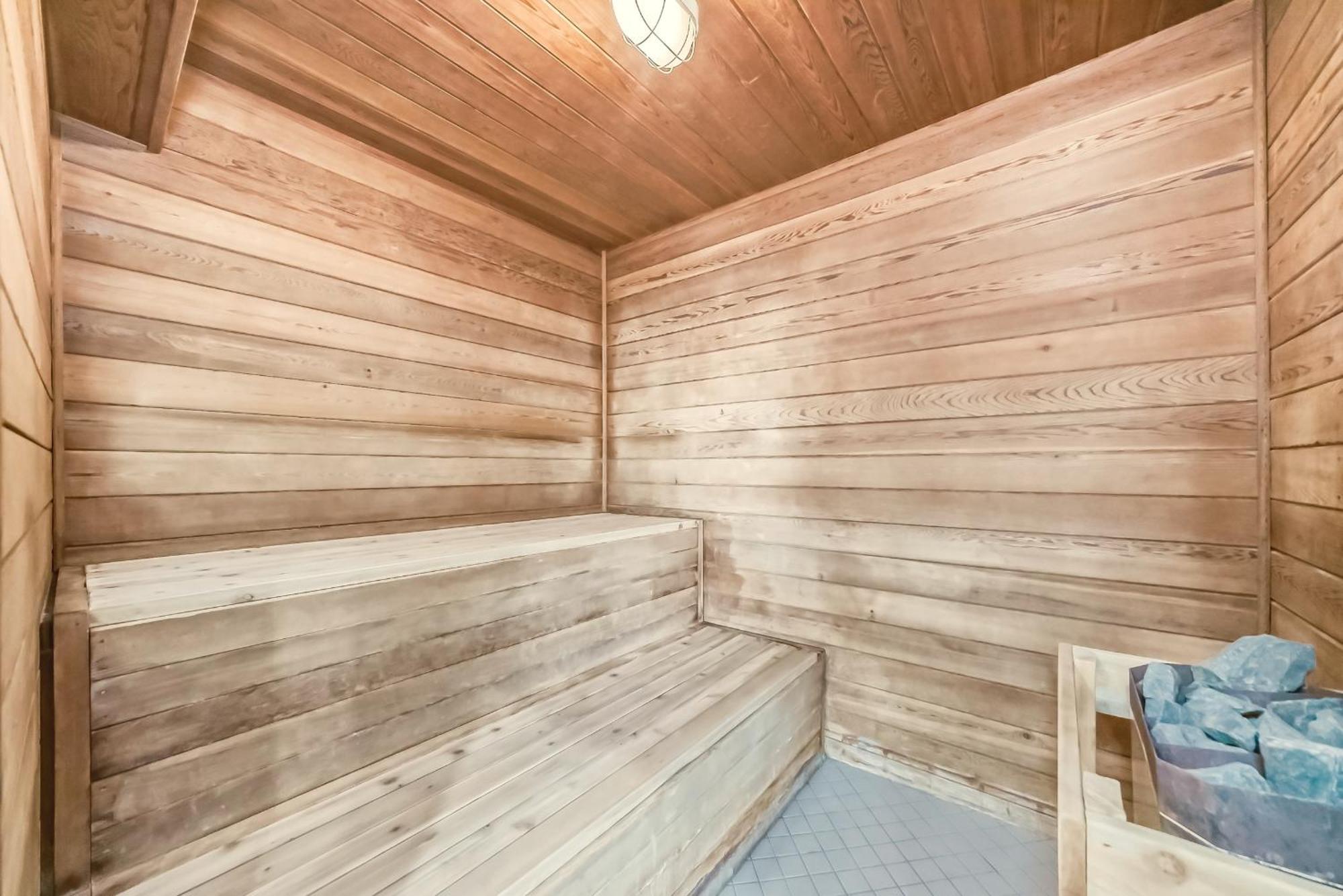 Stony Plain Inn & Suites 외부 사진
