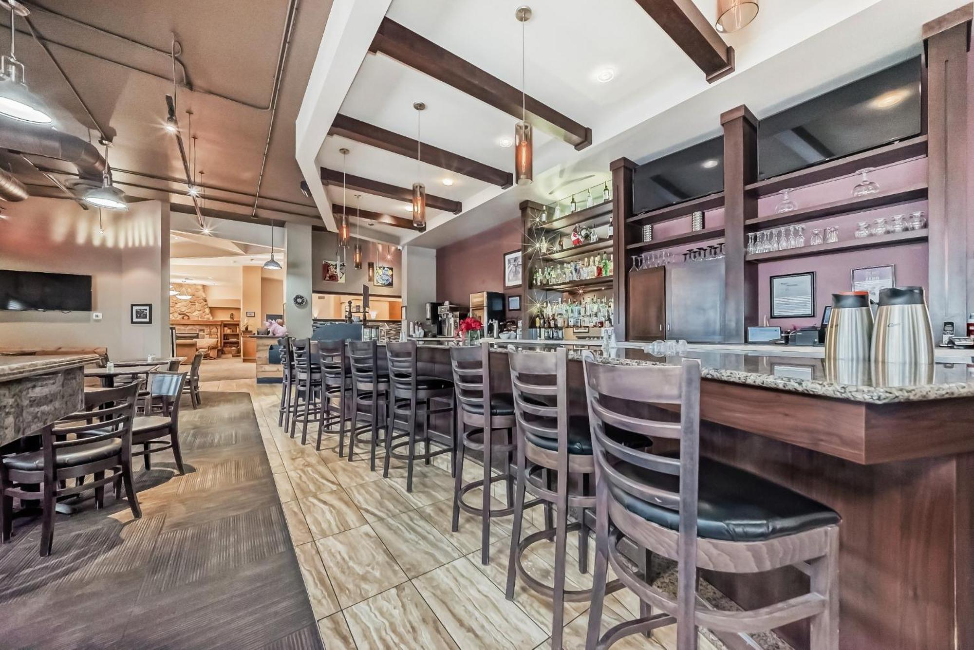 Stony Plain Inn & Suites 외부 사진