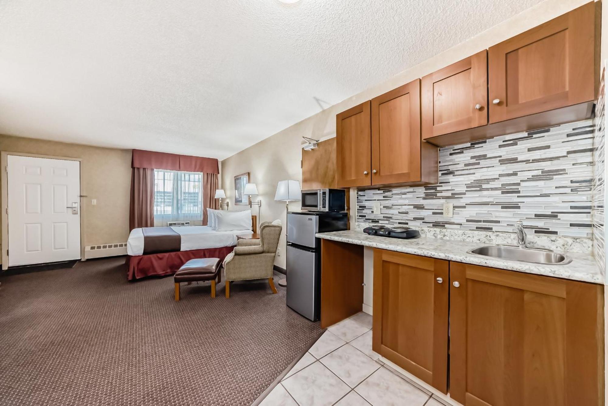 Stony Plain Inn & Suites 외부 사진