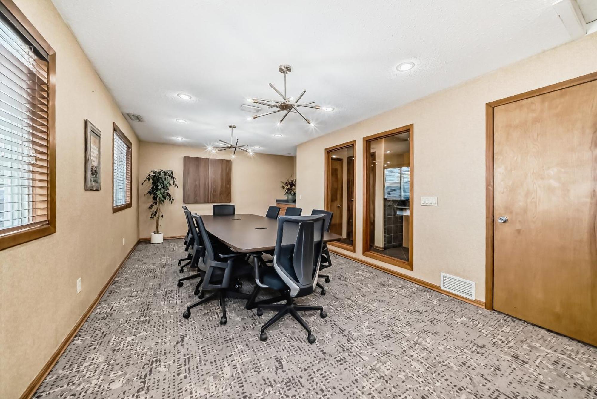 Stony Plain Inn & Suites 외부 사진