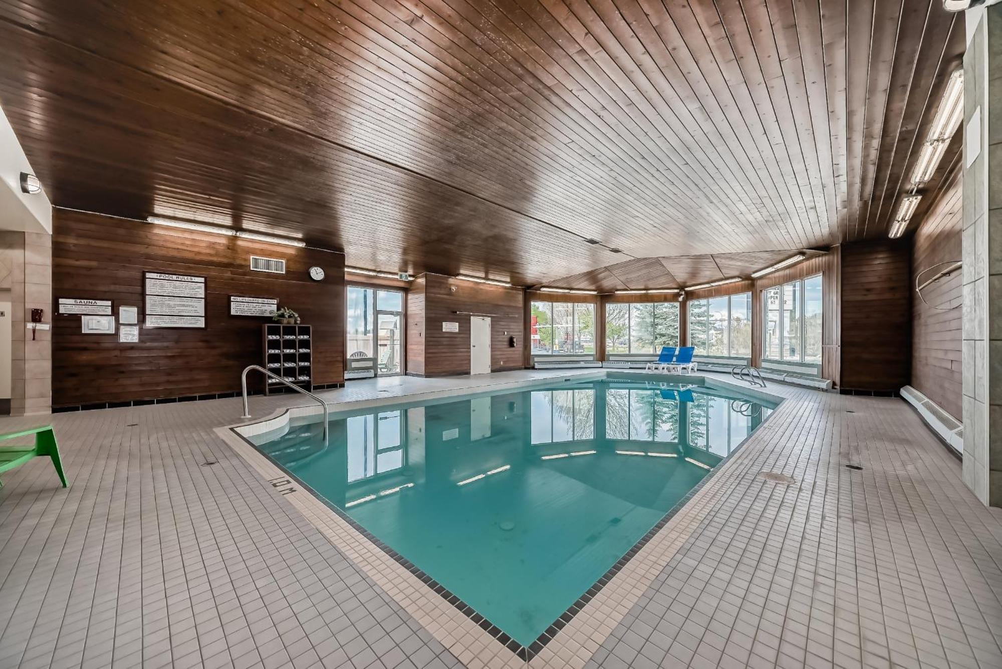 Stony Plain Inn & Suites 외부 사진
